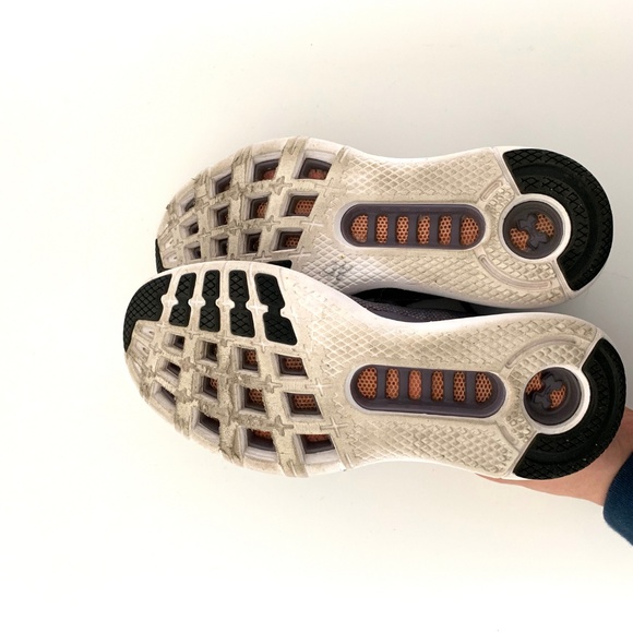 Under Armour Women's Charged CoolSwitch Running Sh - Picture 3 of 4